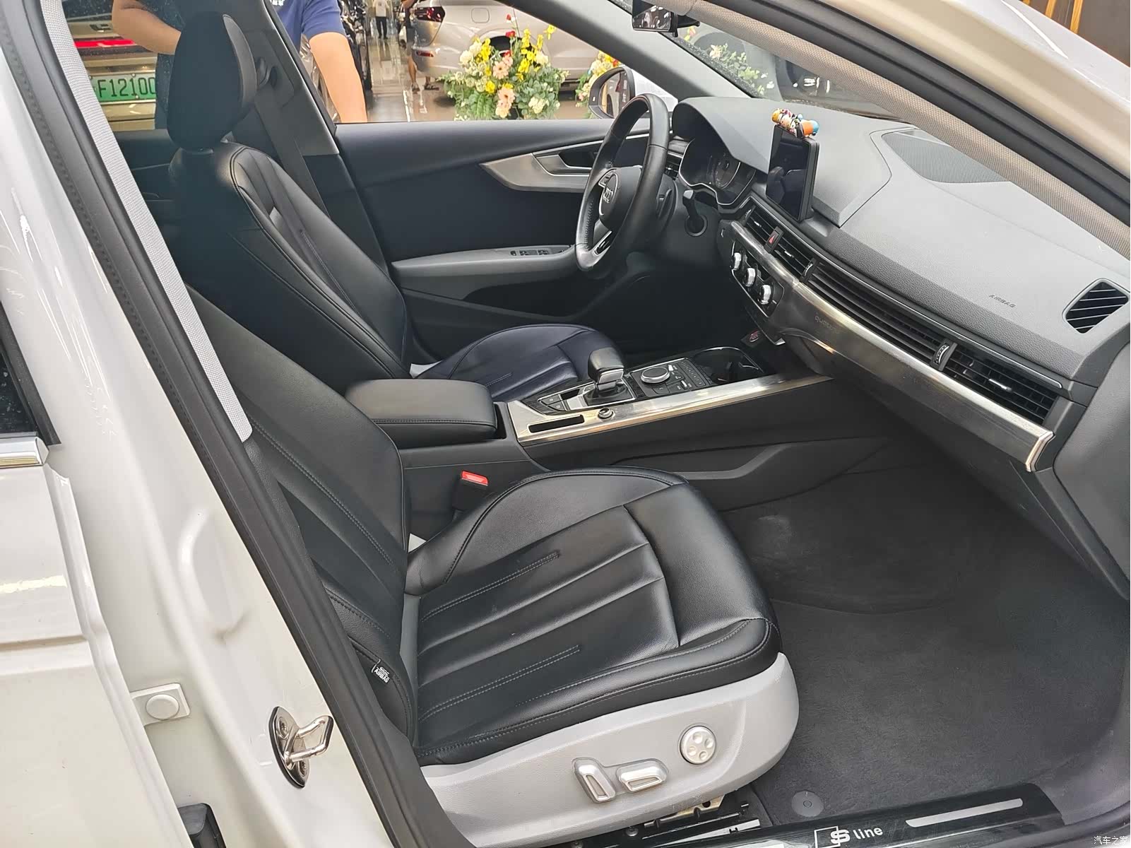 Audi A4L, 2019 16