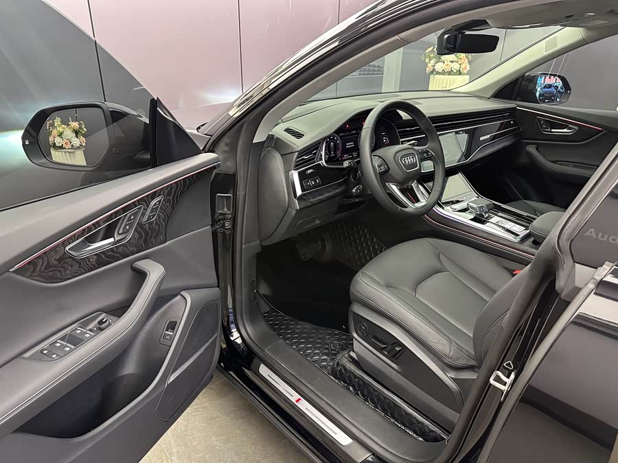Audi Q8 2024, фото 4