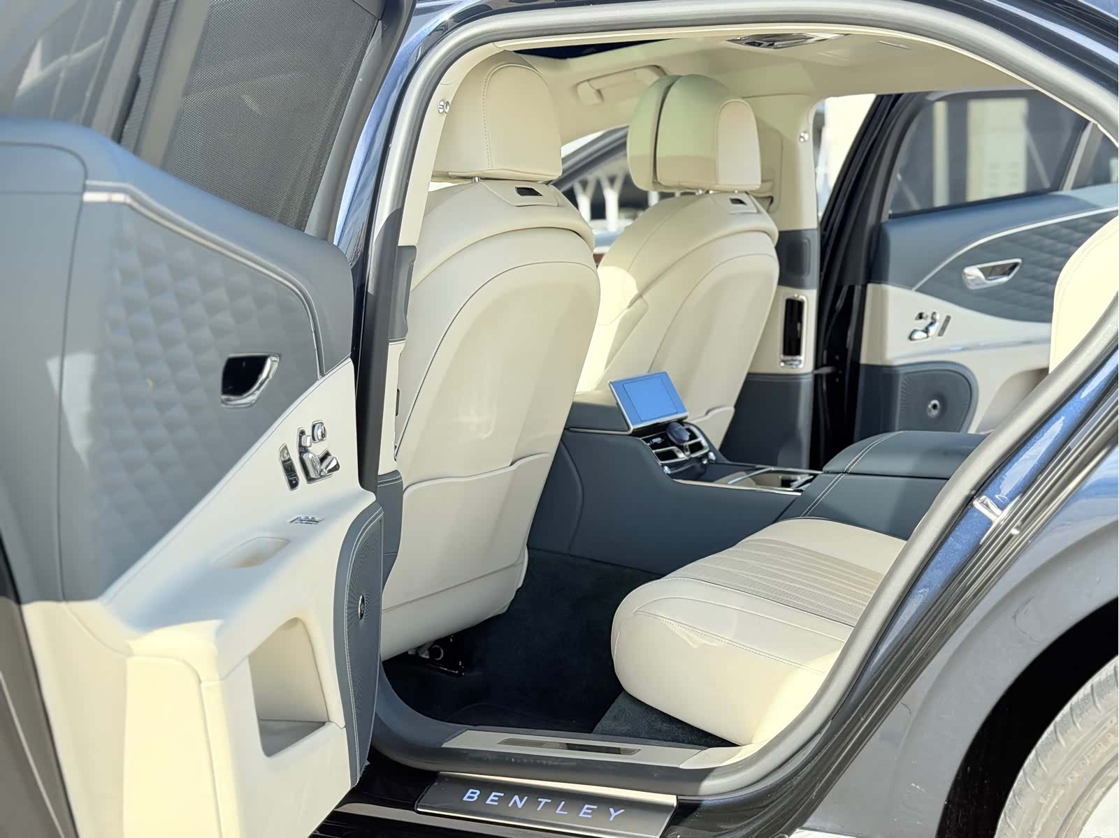 Bentley Flying Spur, 2022 все фото