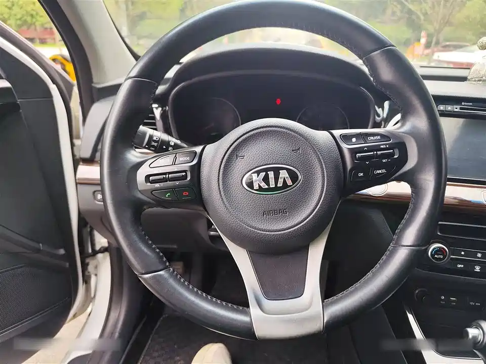 Kia K4