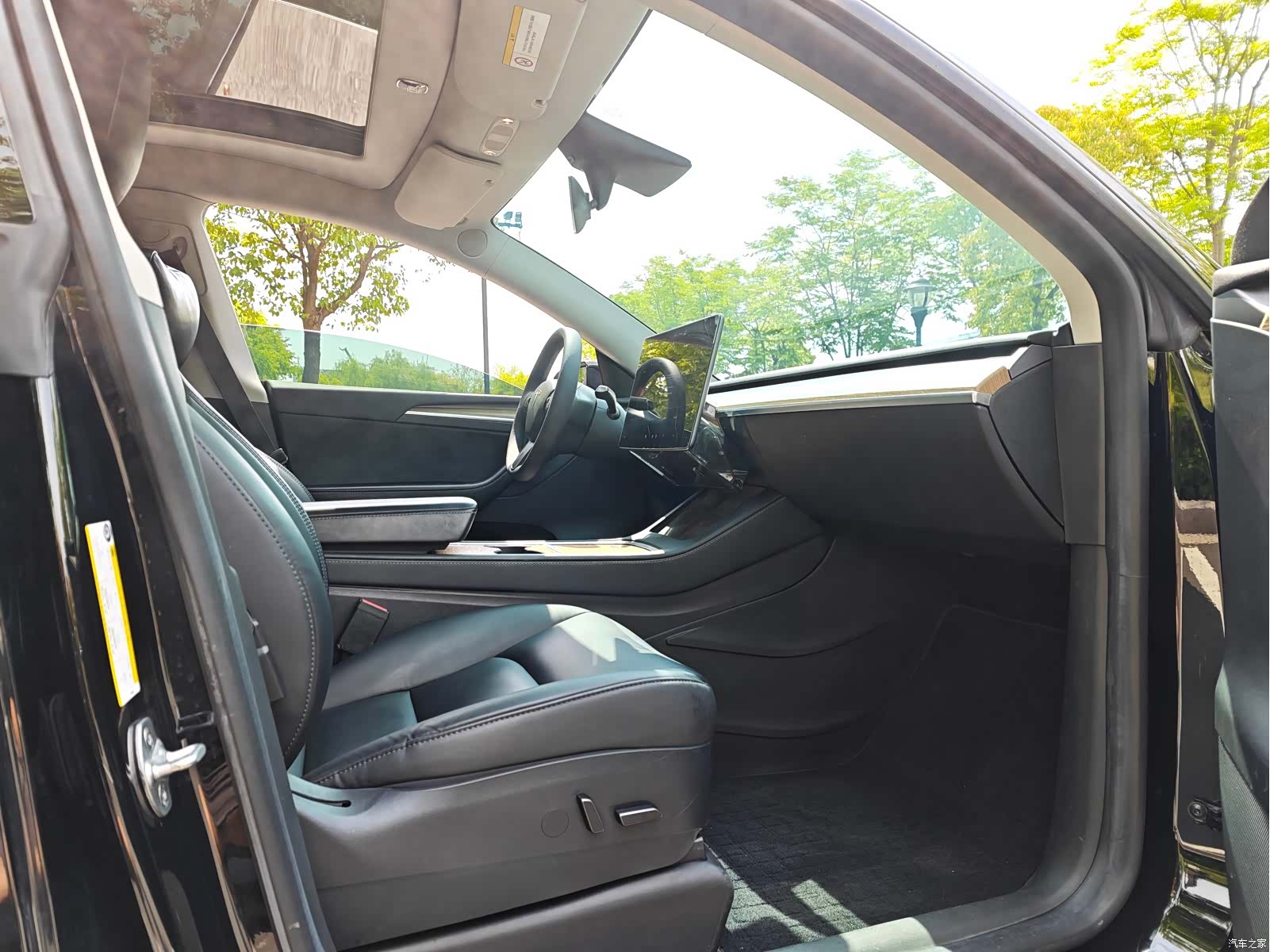 Tesla Model Y, 2023 15
