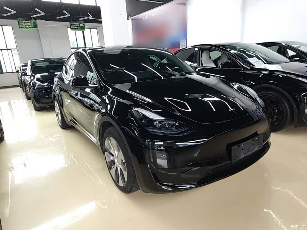 Tesla Model Y, 2023 4