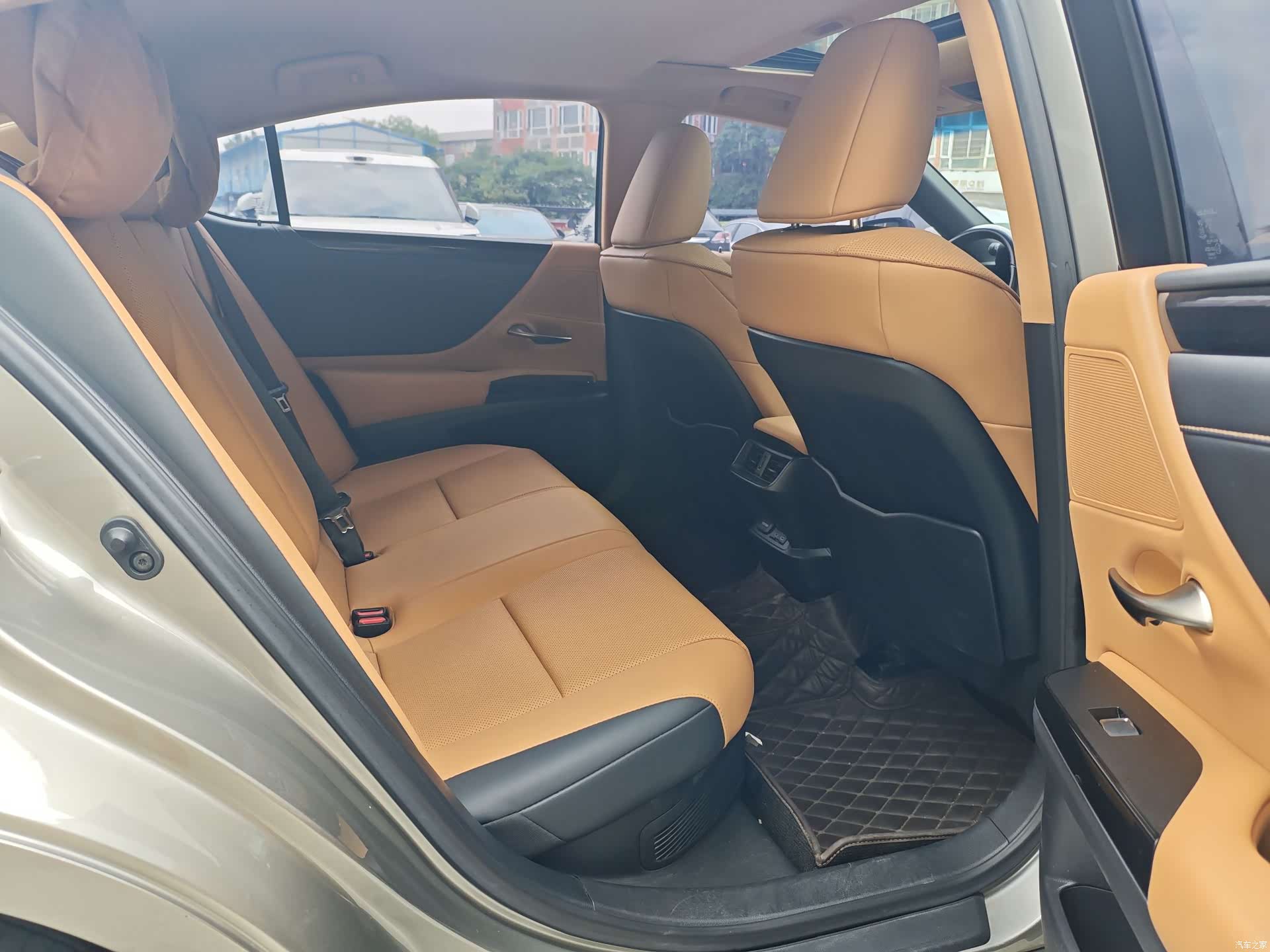 Lexus ES, 2022 14