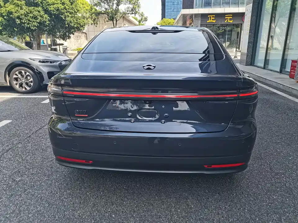 NIO ET7