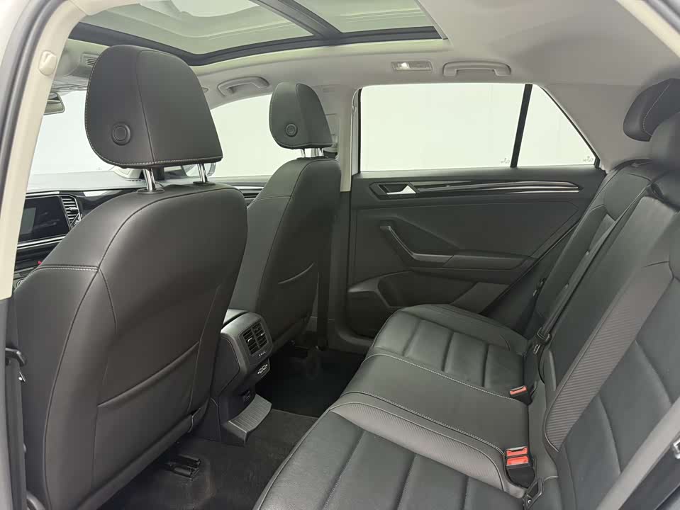 Volkswagen T-ROC exploring Songs