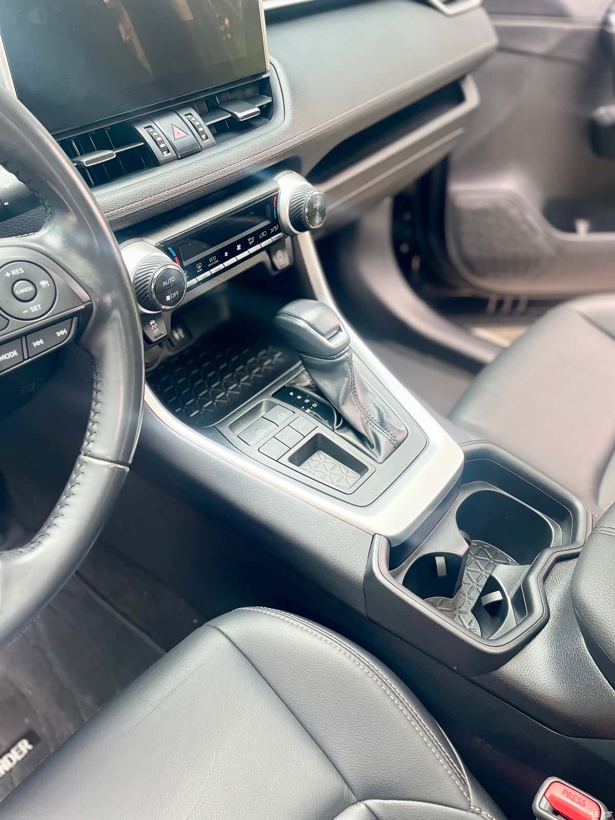 Toyota Wildlander, 2022 13