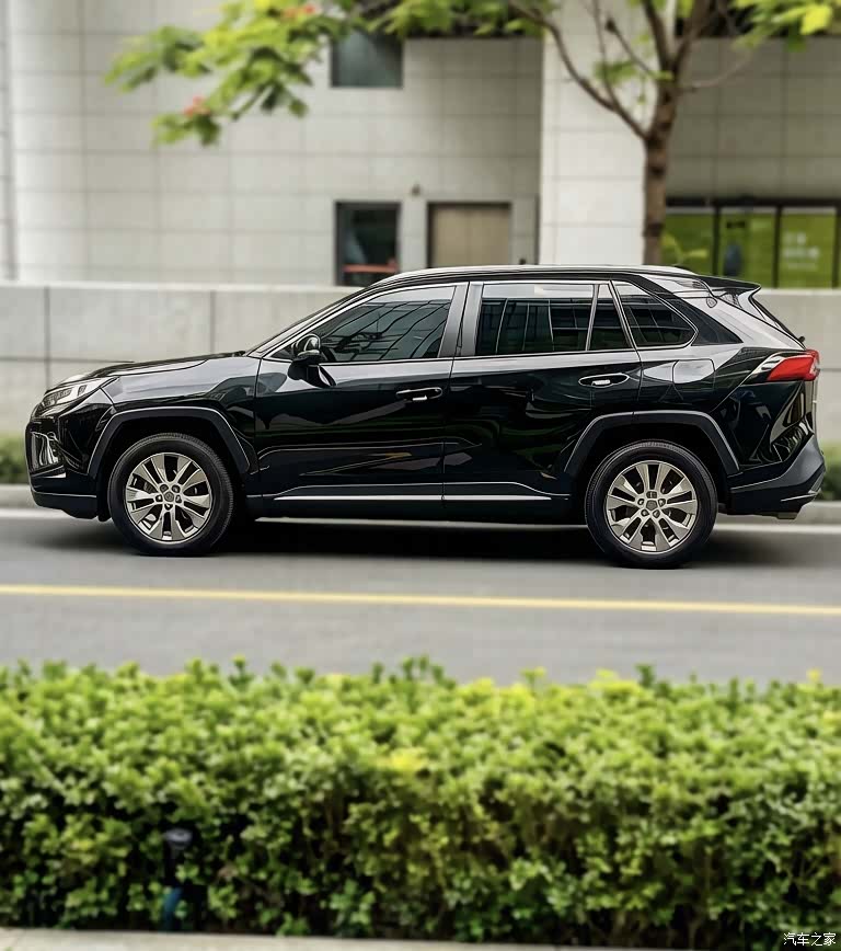 Toyota Wildlander, 2022 все фото