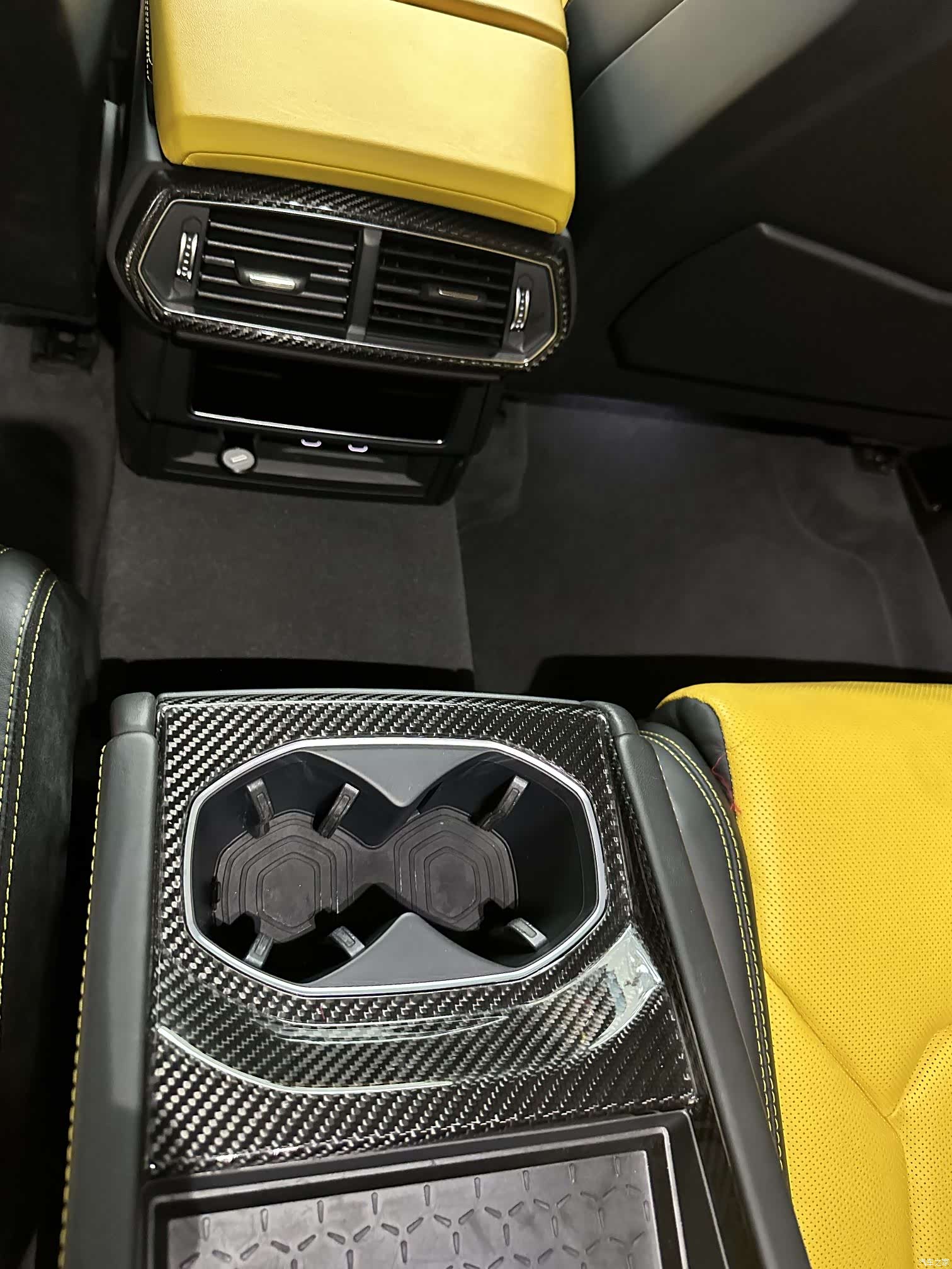 Lamborghini Urus, 2022 все фото