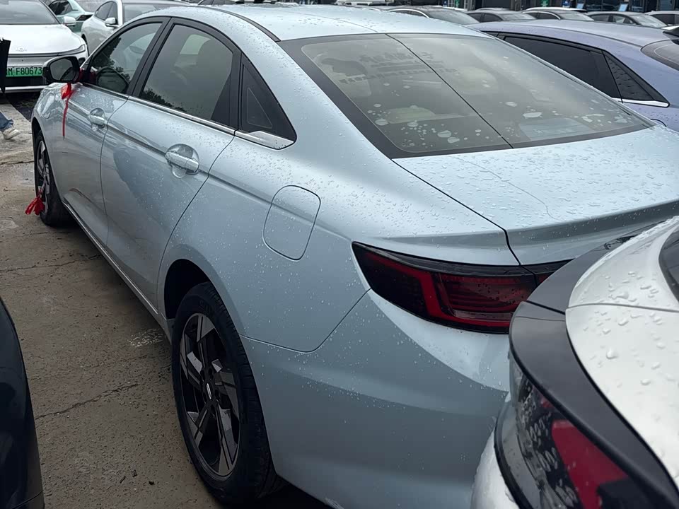 Geely Emgrand L HiP Geely Emgrand L HiP