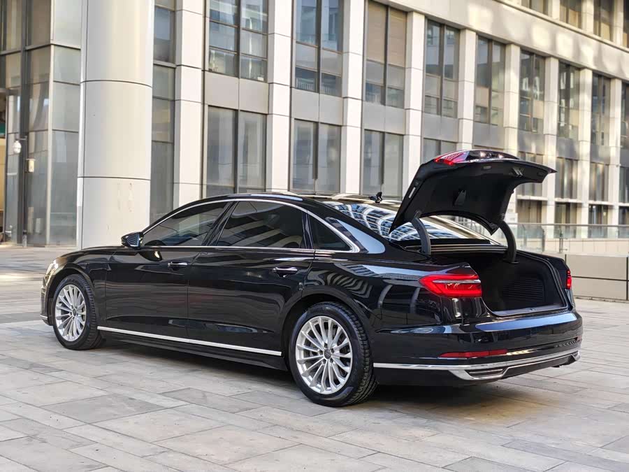 Audi A8 2018, фото 13