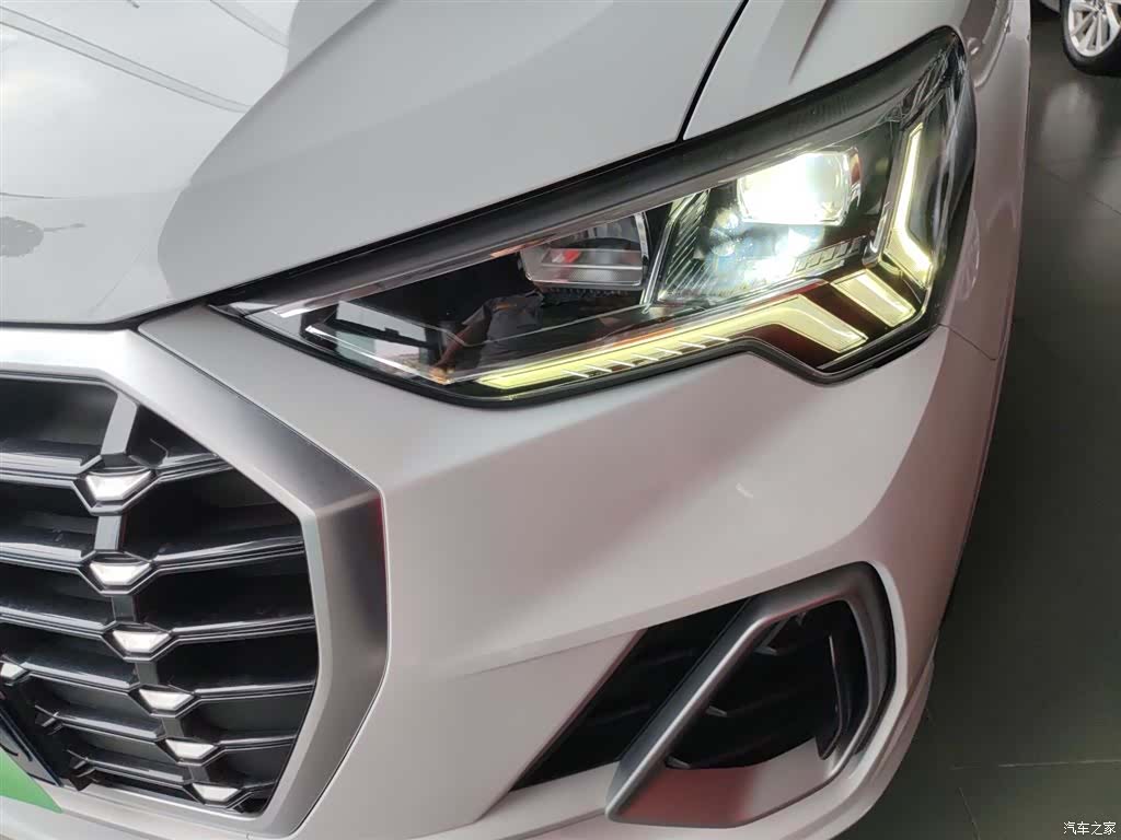 Audi Q3, 2019 24