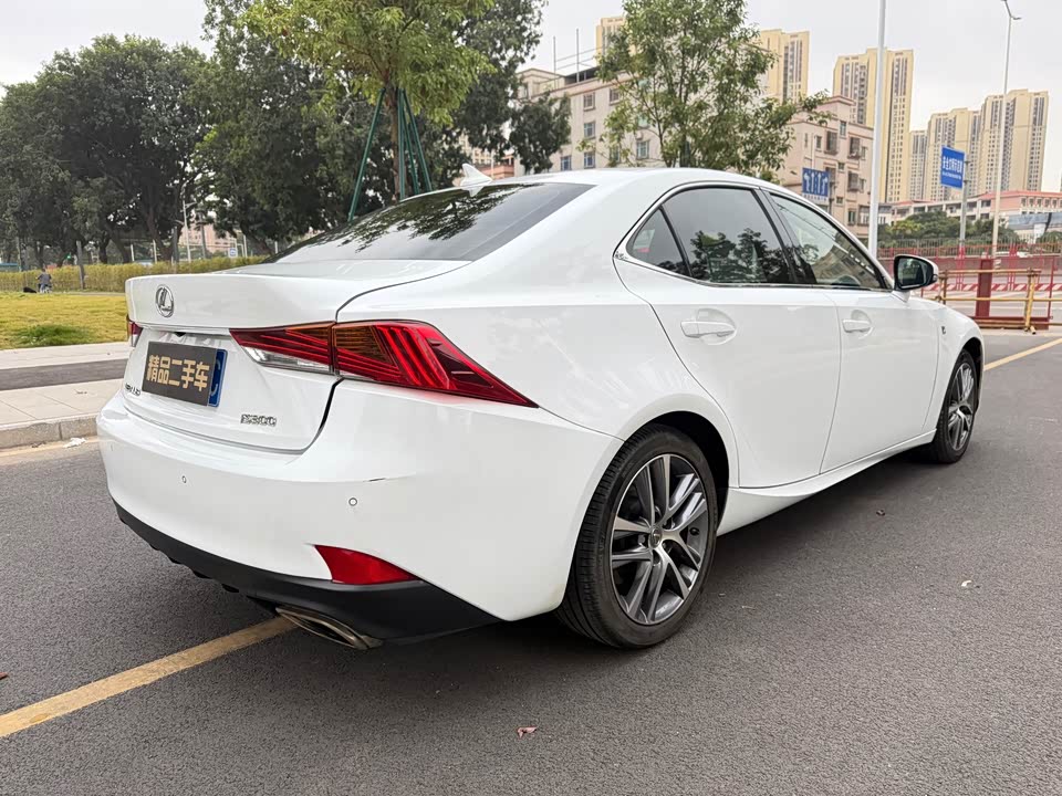 Lexus IS