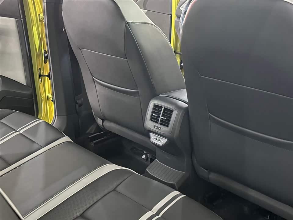 Volkswagen T-ROC exploring Songs