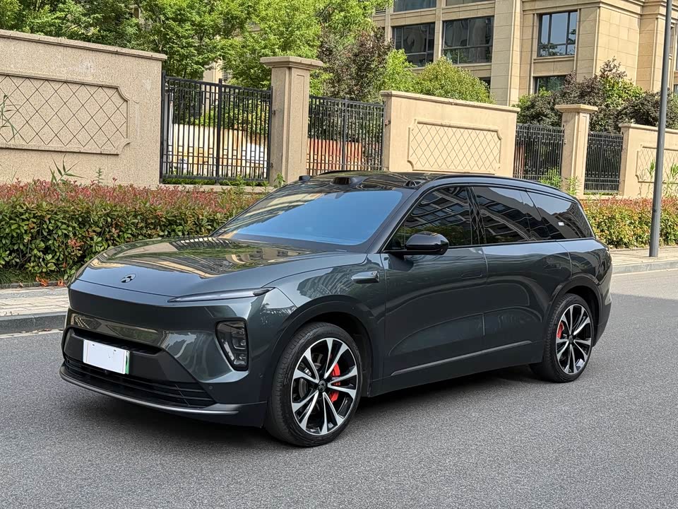 NIO ES8