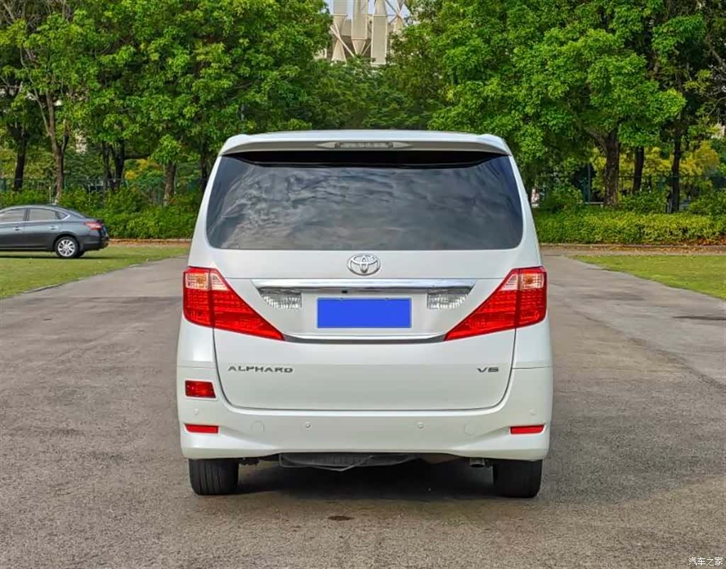 Toyota Alphard, 2010 14