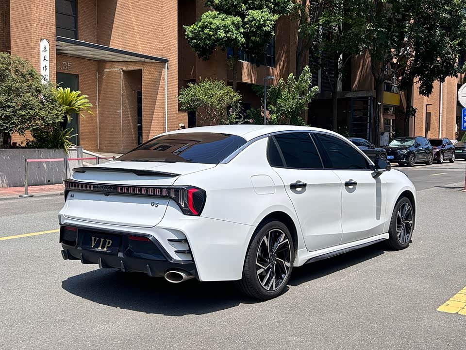 Lynk & Co 03 Lynk & Co 03