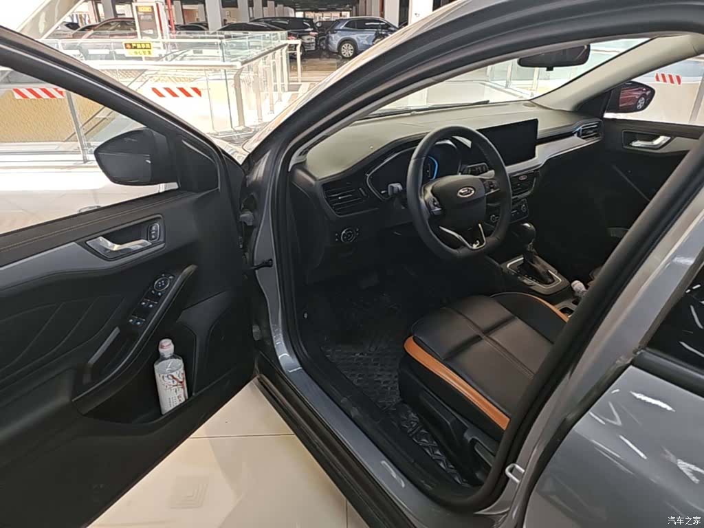 Ford Focus, 2022 16