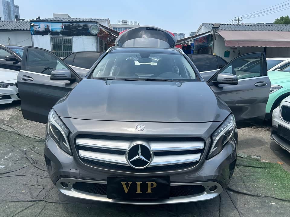 Mercedes-Benz GLA Mercedes-Benz GLA