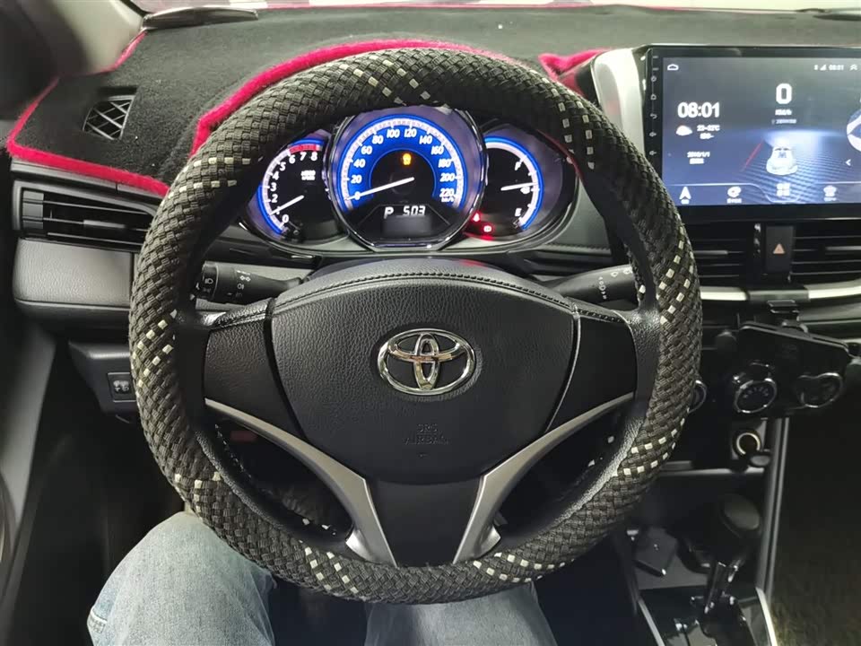 Toyota YARiS L to enjoy