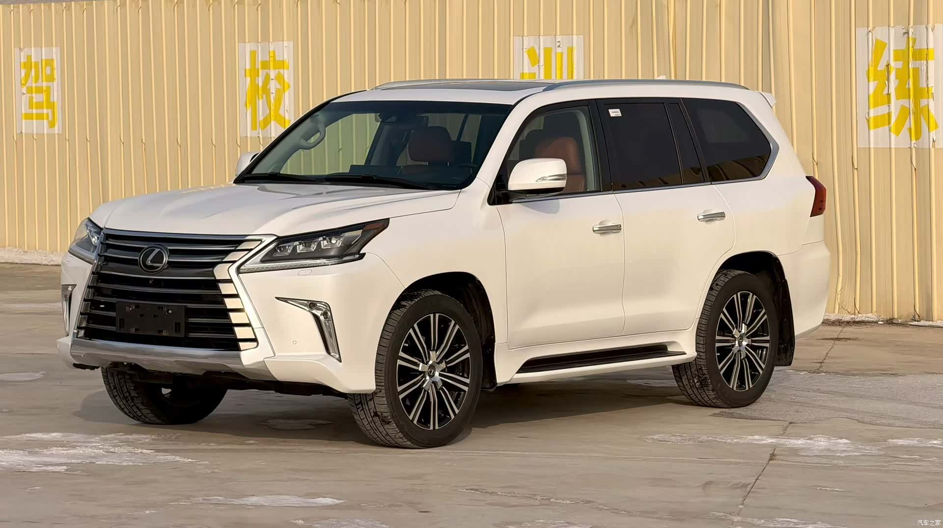 Lexus LX, 2020 1