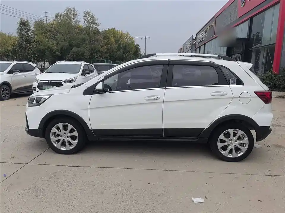 BAIC EC5
