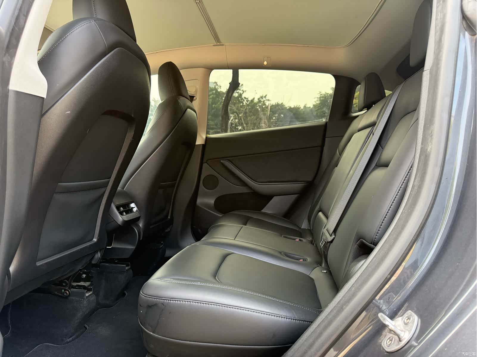 Tesla Model Y, 2022 7