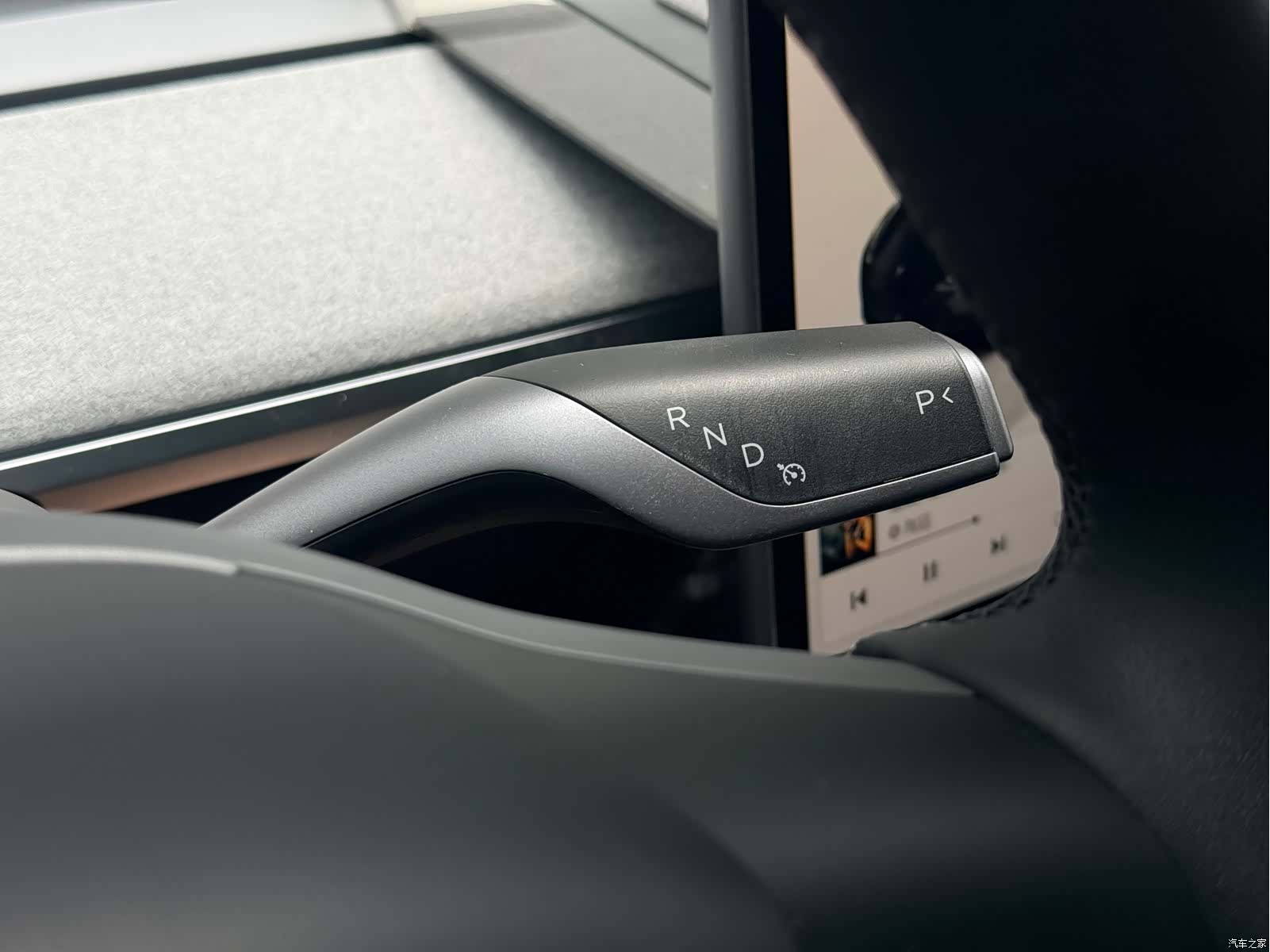 Tesla Model Y, 2024 28