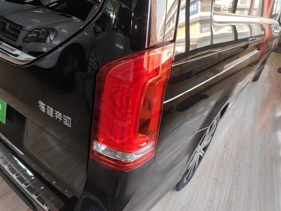 Mercedes-Benz V-class