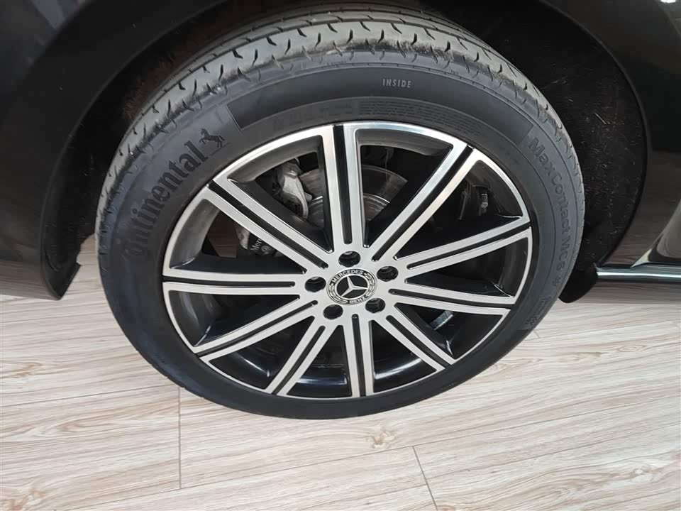 Mercedes-Benz V-class