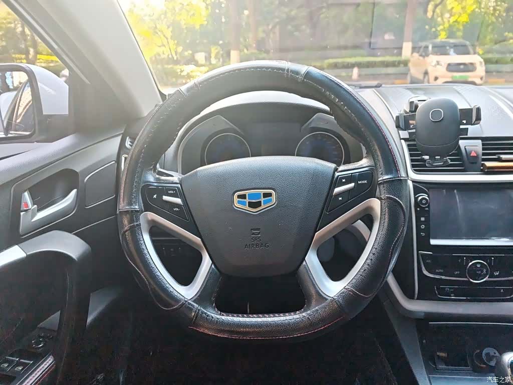Geely Emgrand, 2015 11