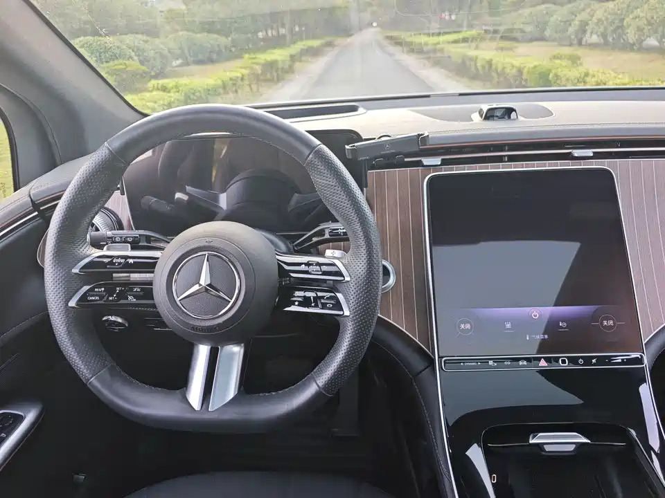 Mercedes-Benz EQE SUV