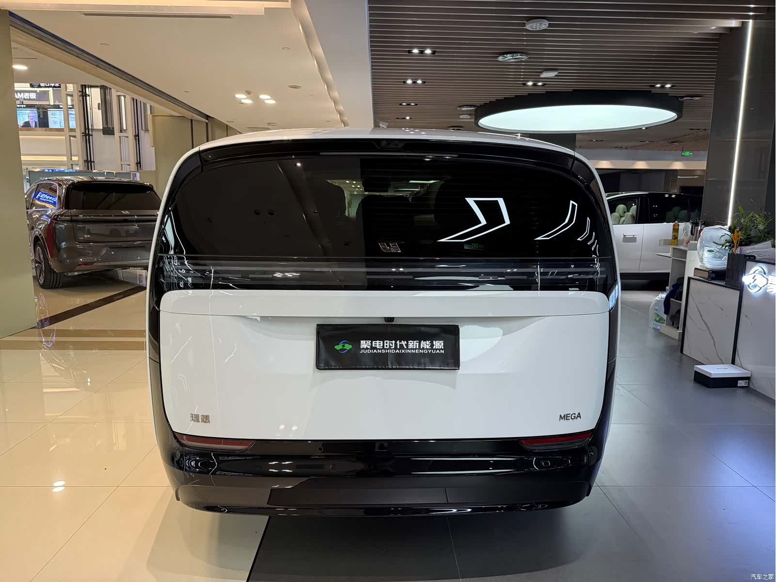 Li Auto MEGA, 2025 10