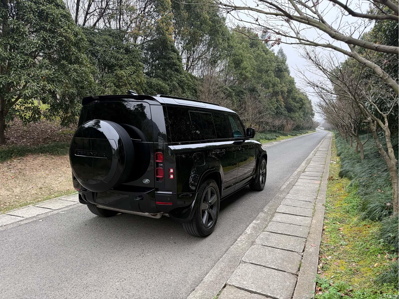 Land Rover Defender, 2024 7