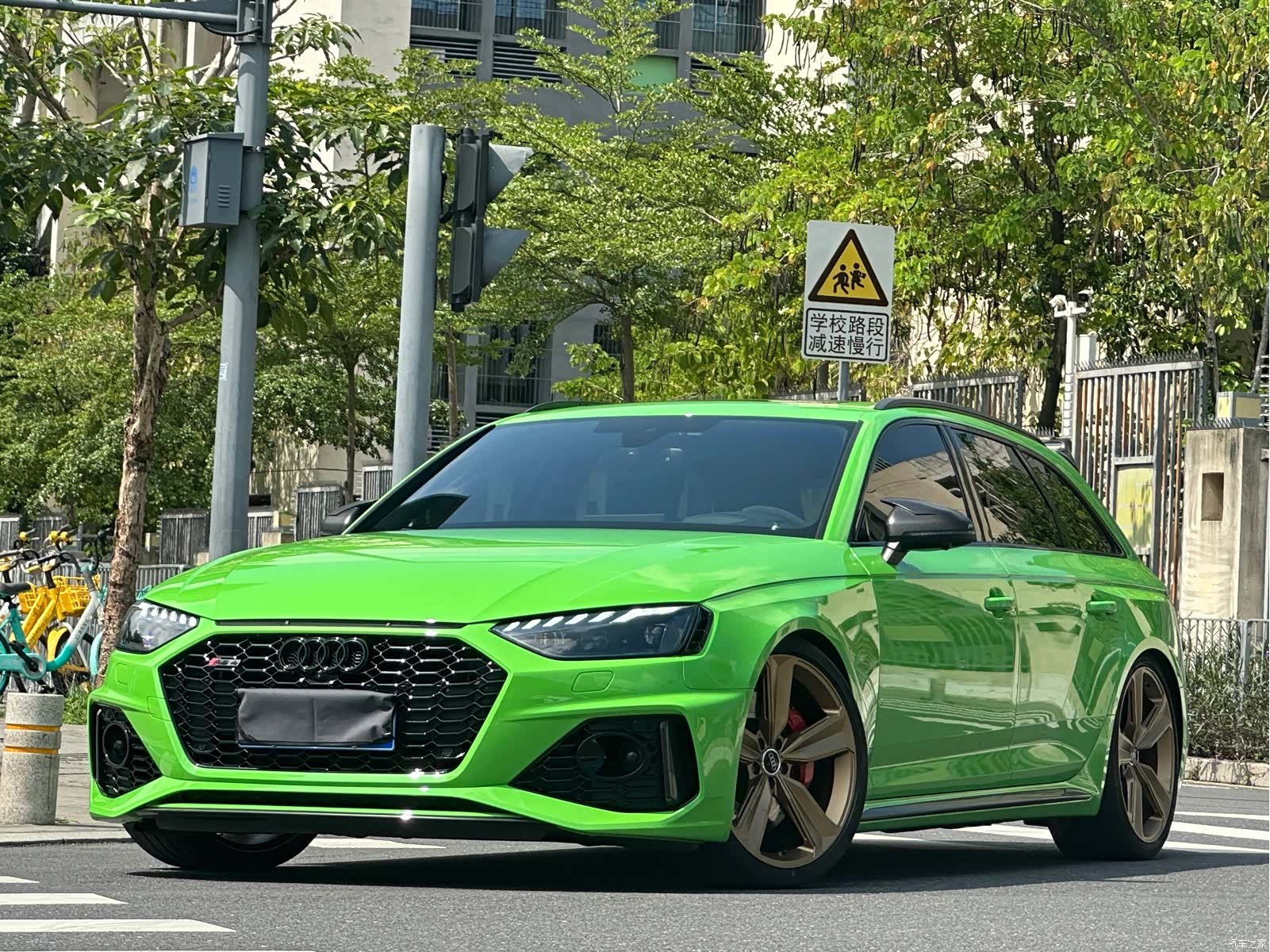 Audi RS4, 2023 1