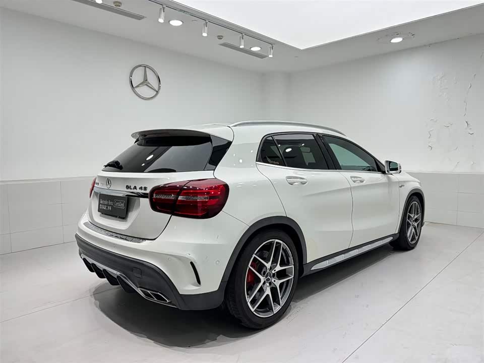 Mercedes-Benz GLA AMG Mercedes-Benz GLA AMG