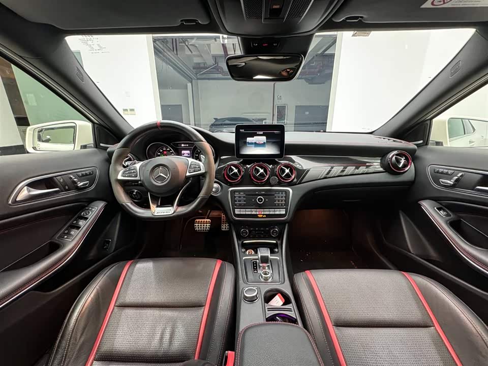 Mercedes-Benz GLA AMG Mercedes-Benz GLA AMG