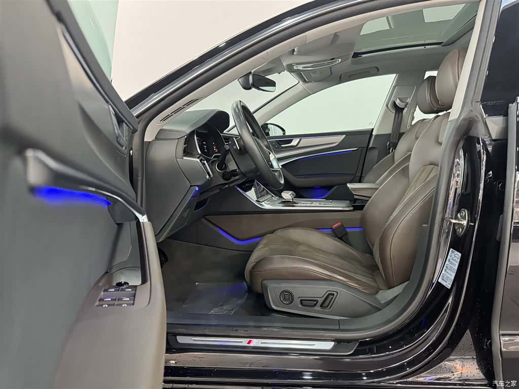 Audi A7L, 2024 14