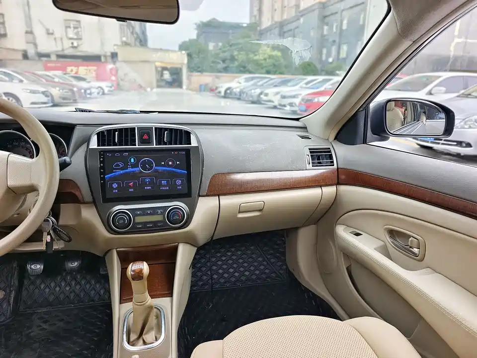 Nissan Xuan Yi