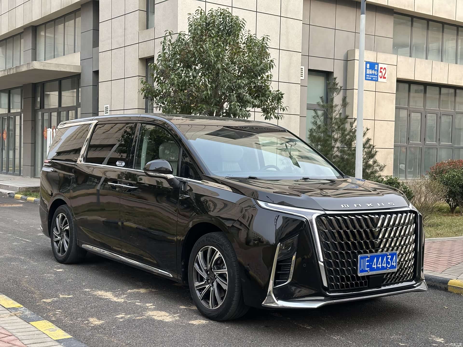 Maxus G90, 2022 3