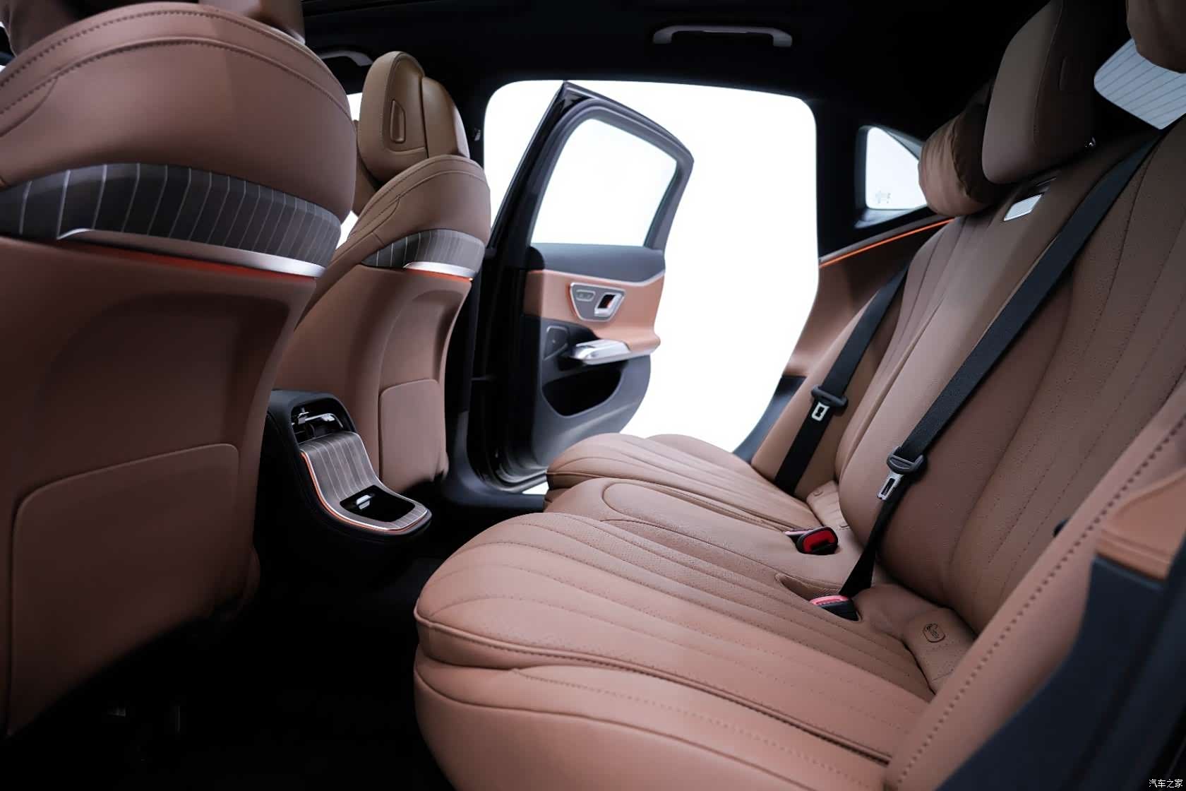 Mercedes-Benz E-Class, 2025 20