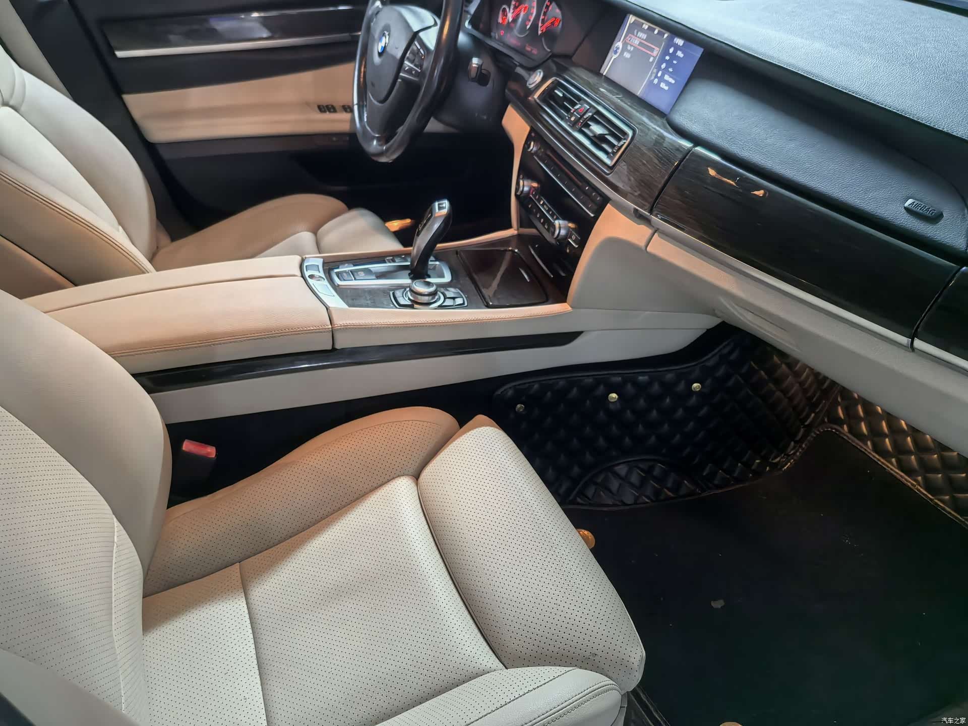 BMW 7 Series, 2011 10
