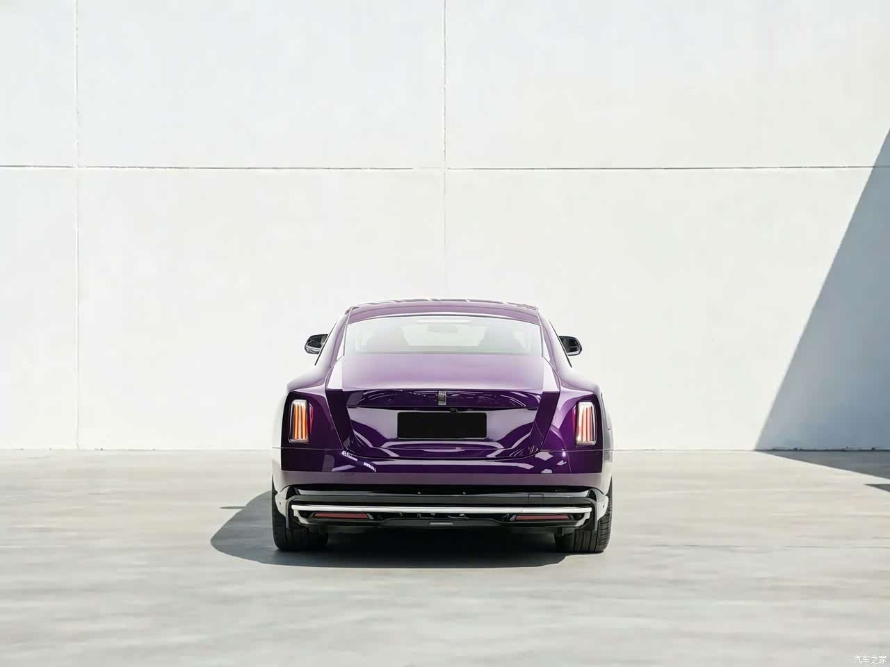 Rolls-Royce Spectre, 2025 3