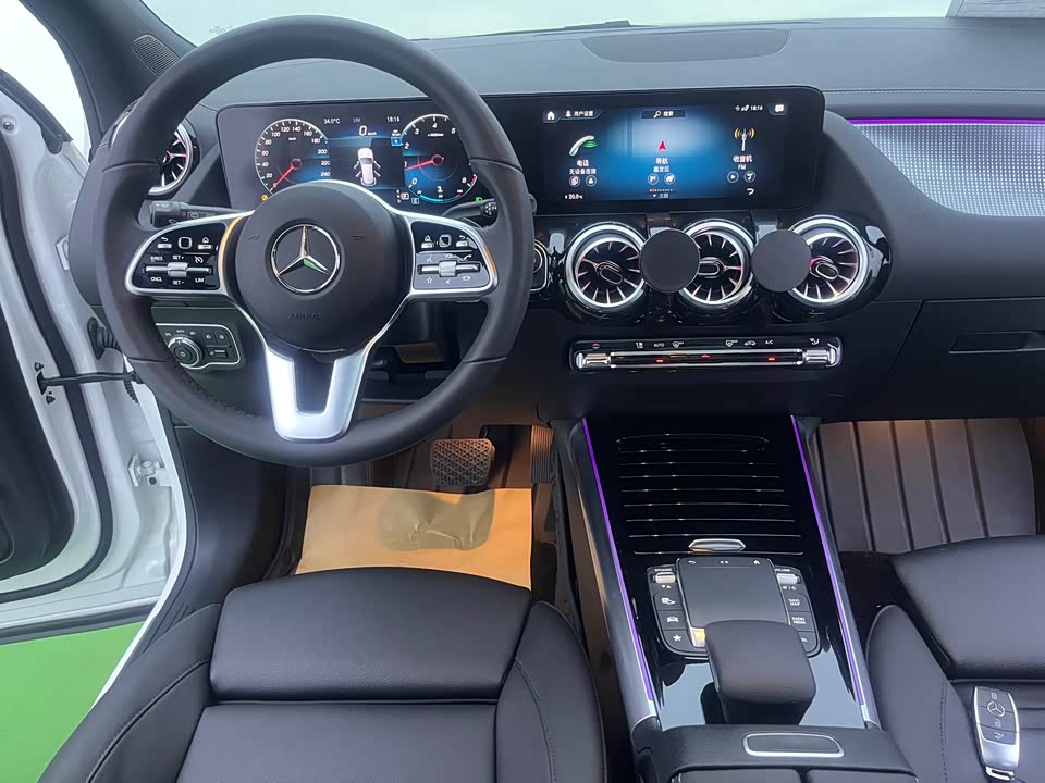 Mercedes-Benz GLA Mercedes-Benz GLA