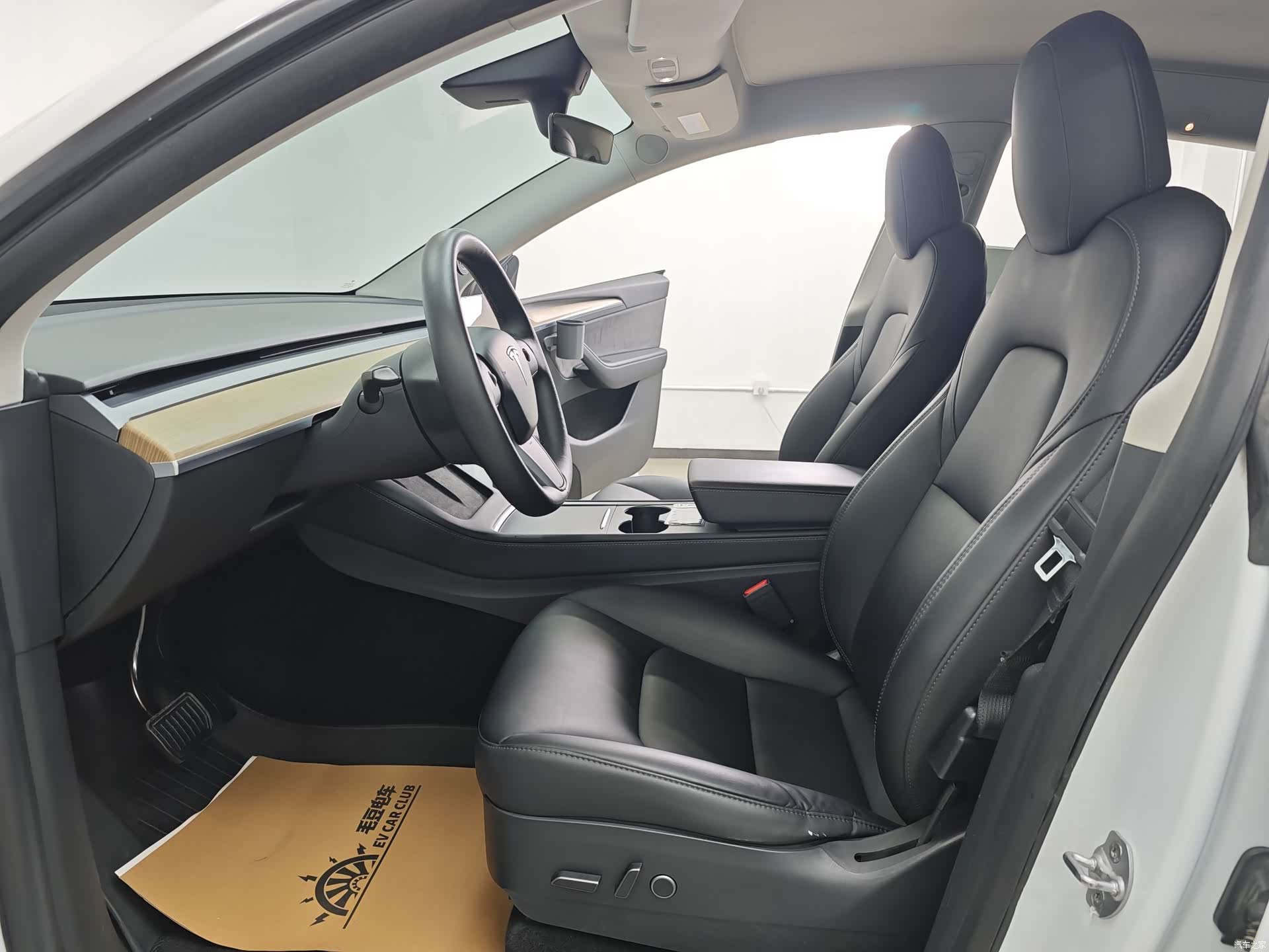 Tesla Model Y, 2022 45