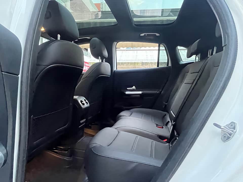 Mercedes-Benz GLA Mercedes-Benz GLA