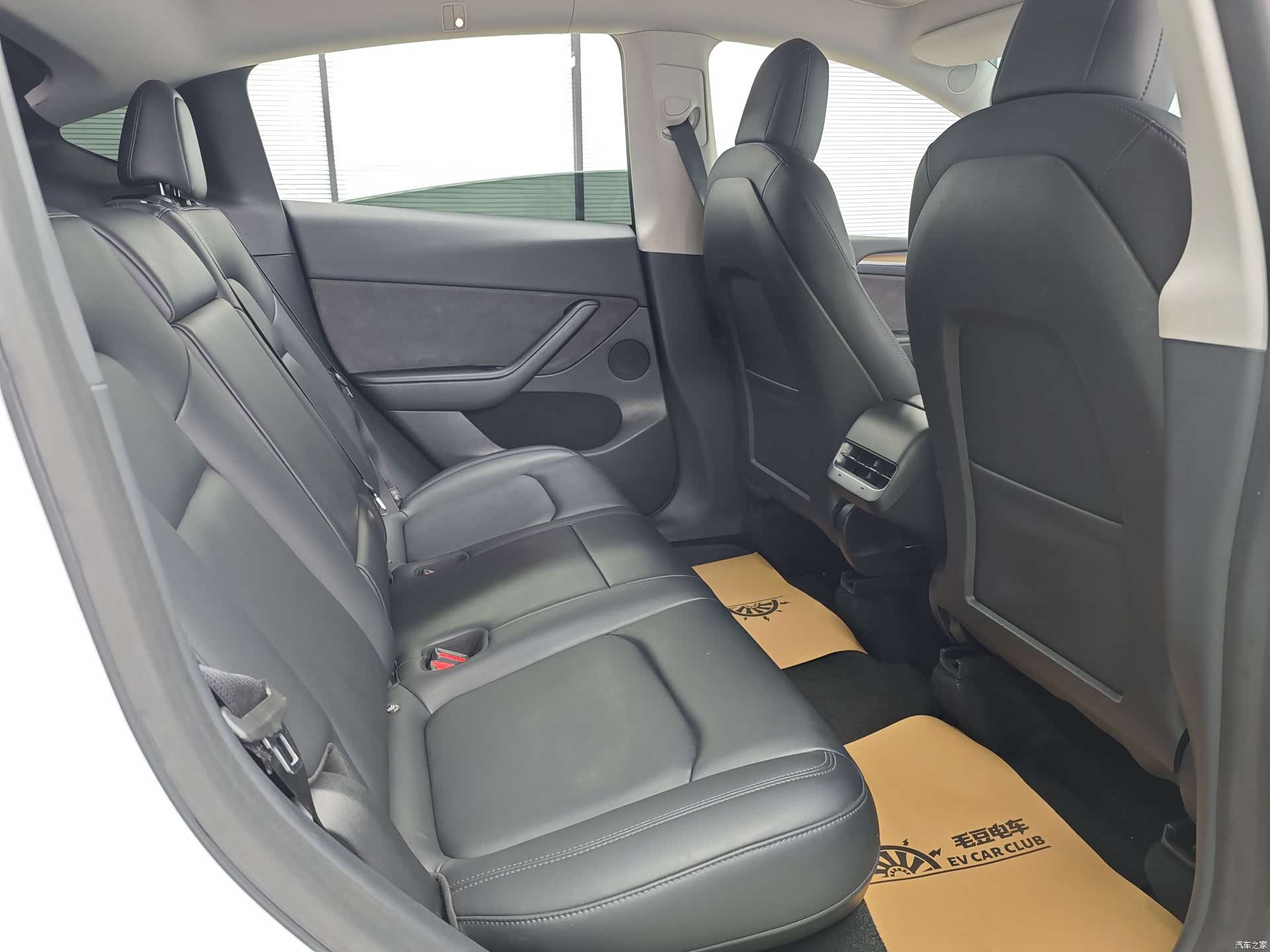 Tesla Model Y, 2022 49
