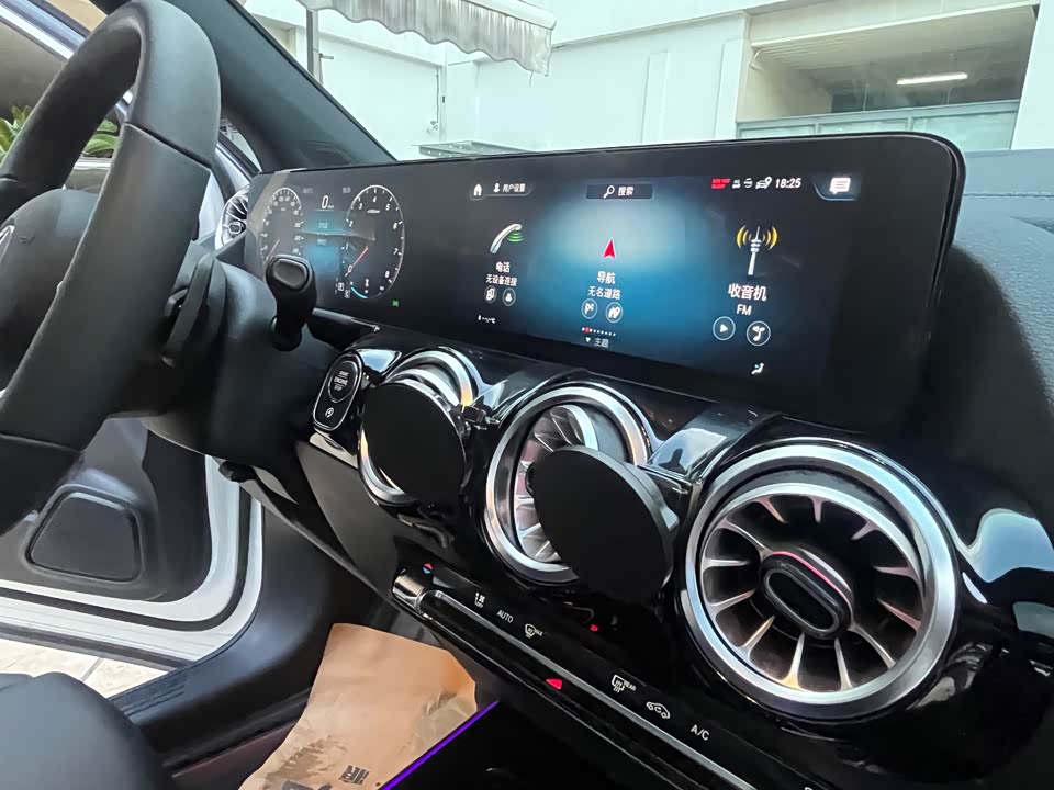 Mercedes-Benz GLA Mercedes-Benz GLA