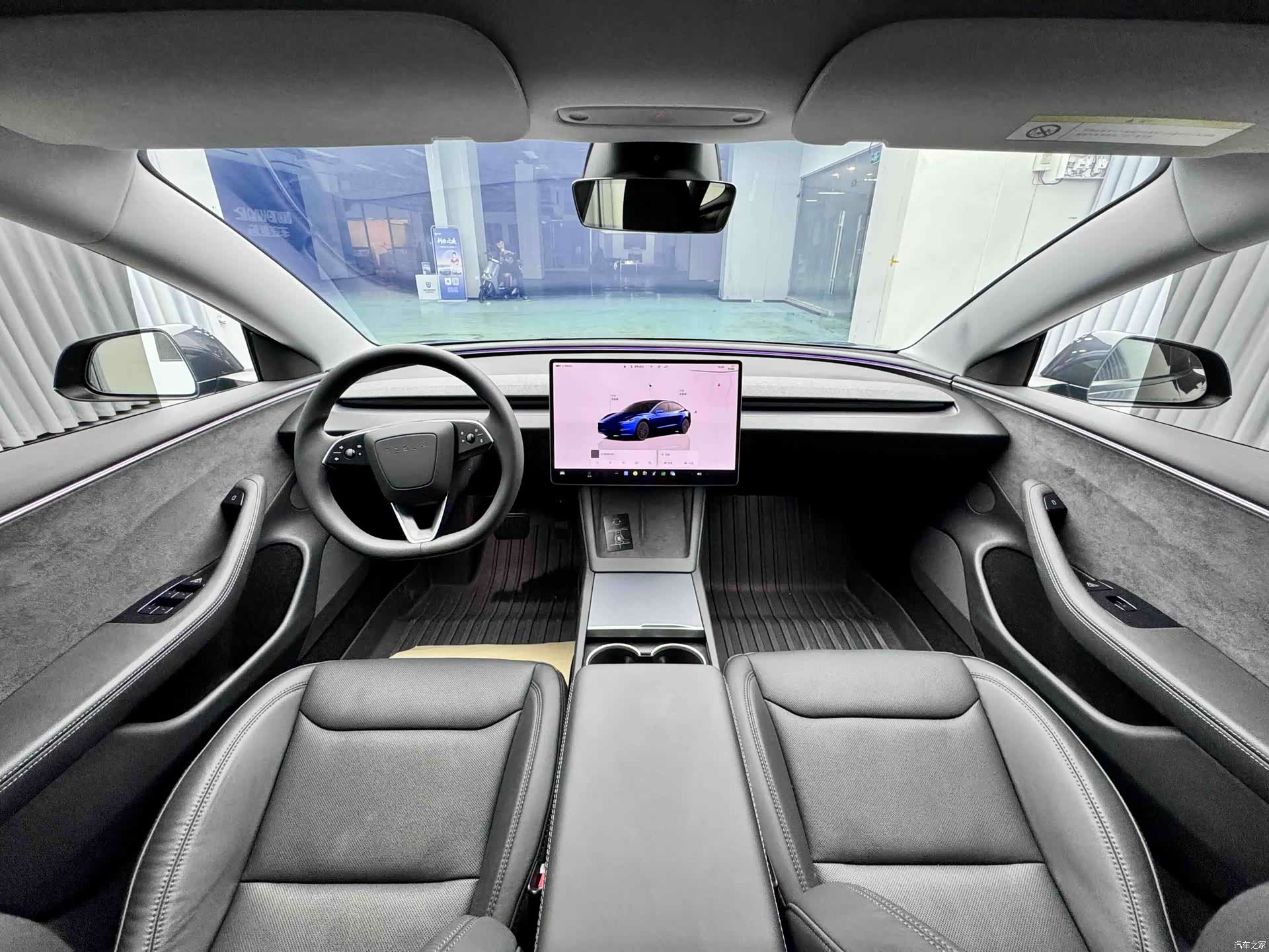 Tesla Model 3, 2025 11