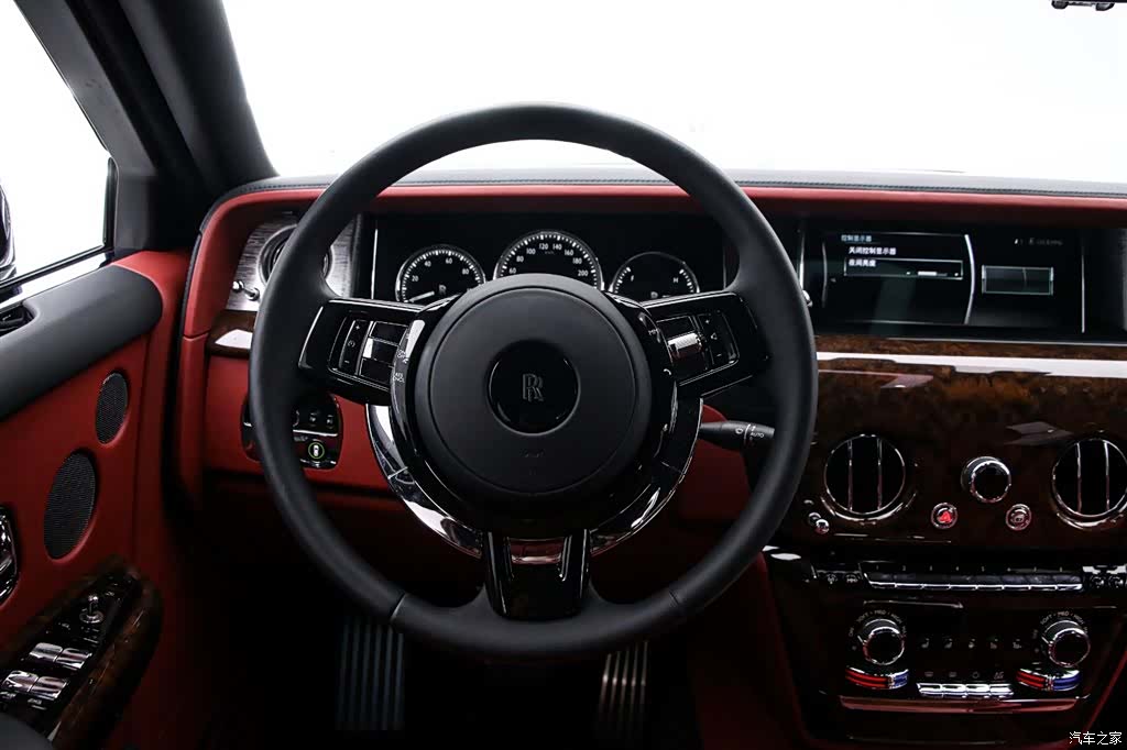 Rolls-Royce Phantom, 2022 7