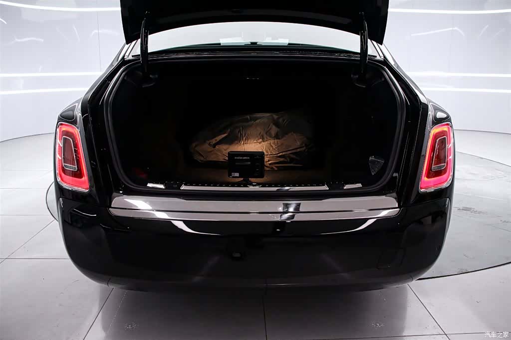 Rolls-Royce Phantom, 2022 15